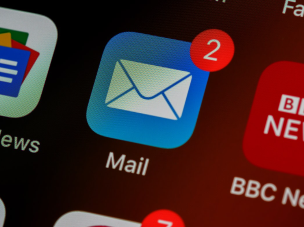 Email notification icon symbolizing growing subscriber list through referral programs